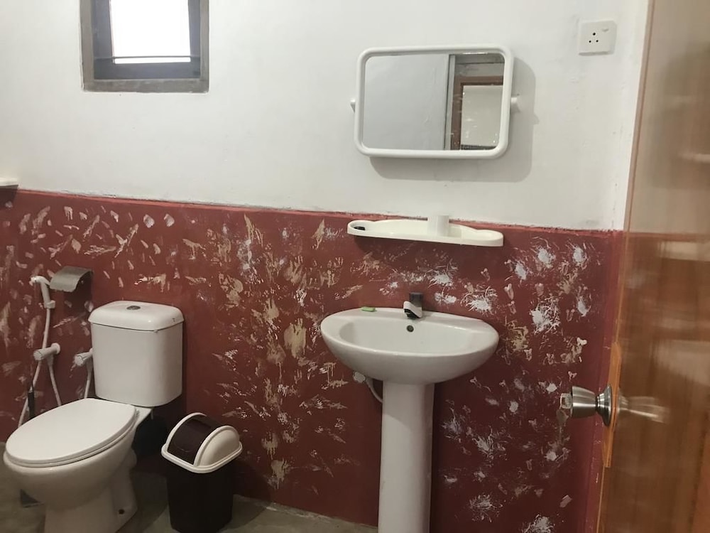 Basic Double Room Single Use, 5 Bedrooms photo 1