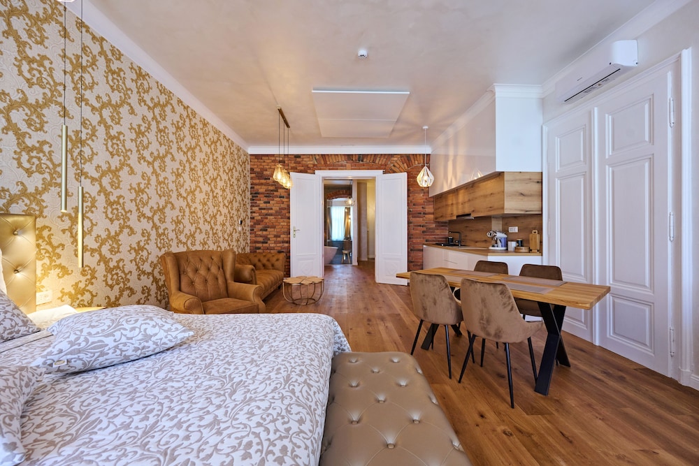 Luxury Apartment, Multiple Beds