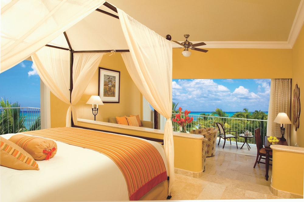 Preferred Club Honeymoon Suite Ocean Front King
