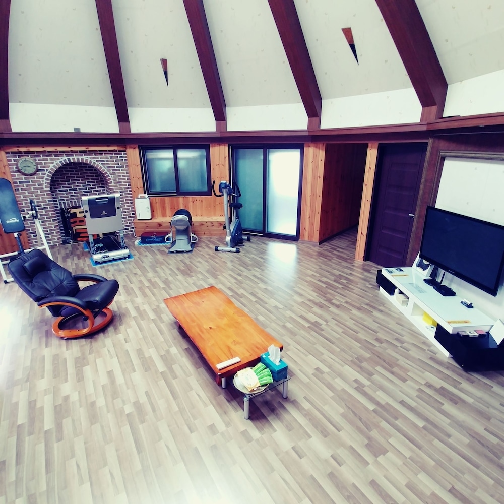 Room (1f) photo 1