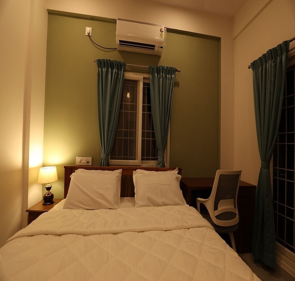 Triple Luxury Suite Room (3Bhk)