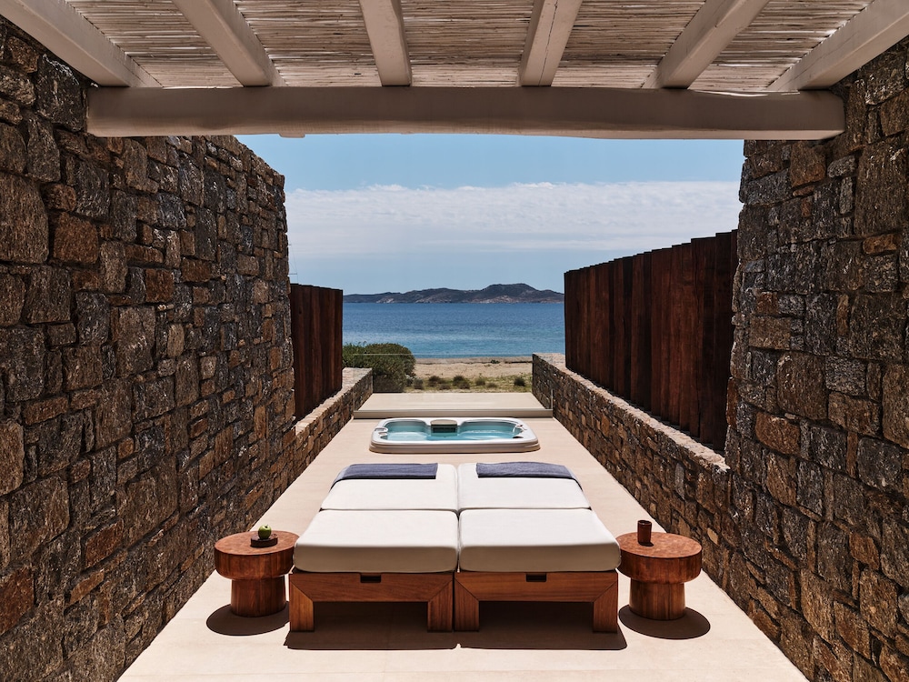The Coast Beachfront Suite with Jetted Tub photo 3