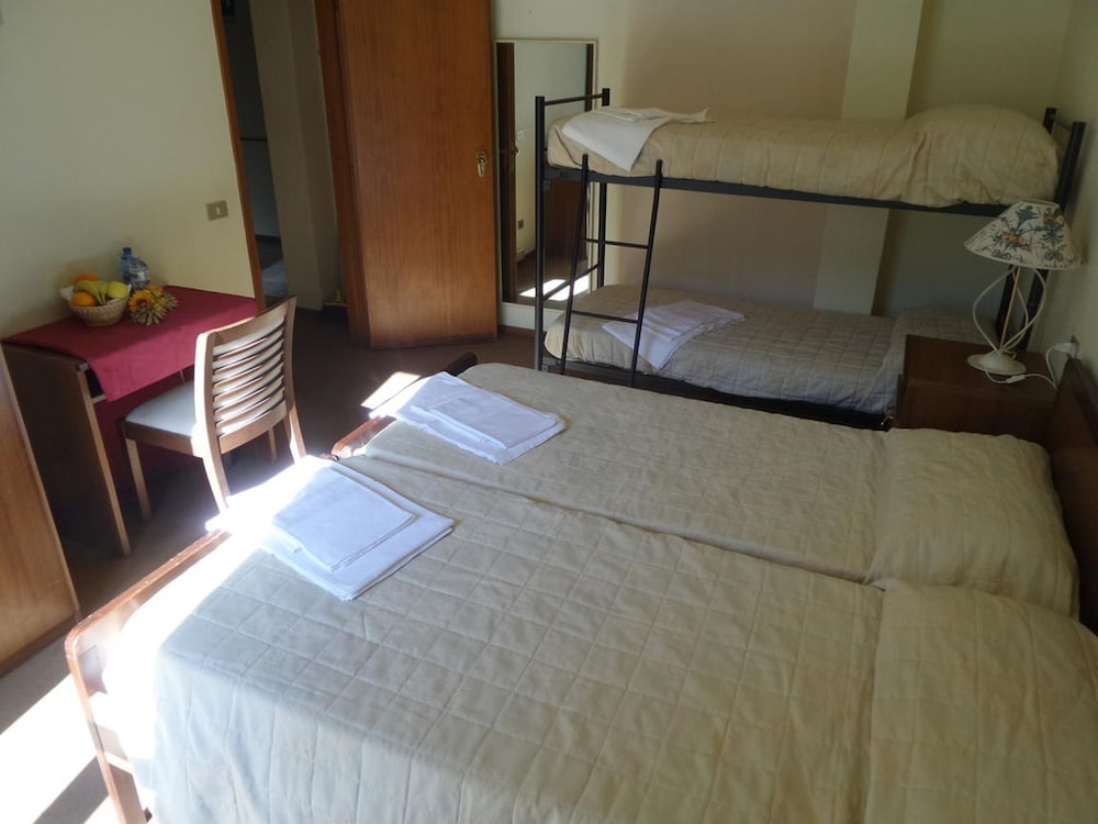 Standard Quadruple Room, Balcony, Mountainside photo 1