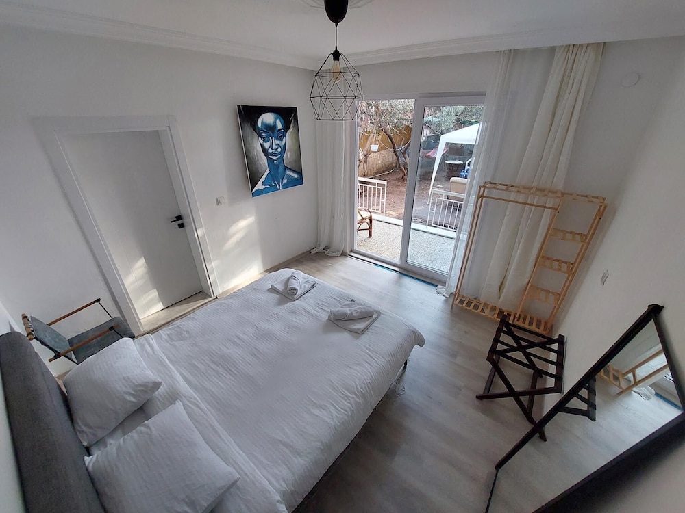 Gallery Double Room, 1 Queen Bed, Beachside photo 2