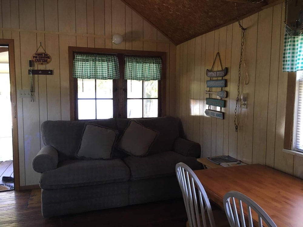 Cottage 4, 1 Bedroom photo 2