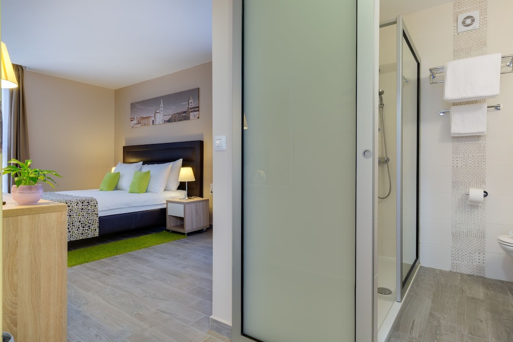 Premium Double Room Single Use, Balcony - Photo 1