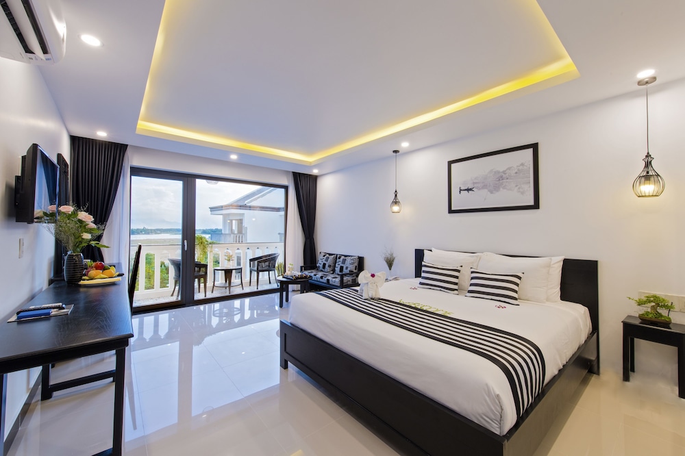 Deluxe Double or Twin Room, Balcony, River View photo 1