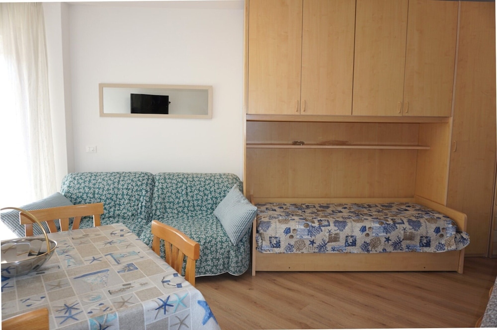 Studio, Multiple Bedrooms, Balcony photo 1