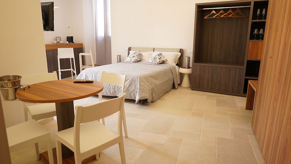 Junior Studio Suite