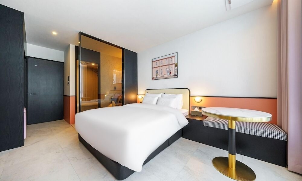 Suite - Photo 3
