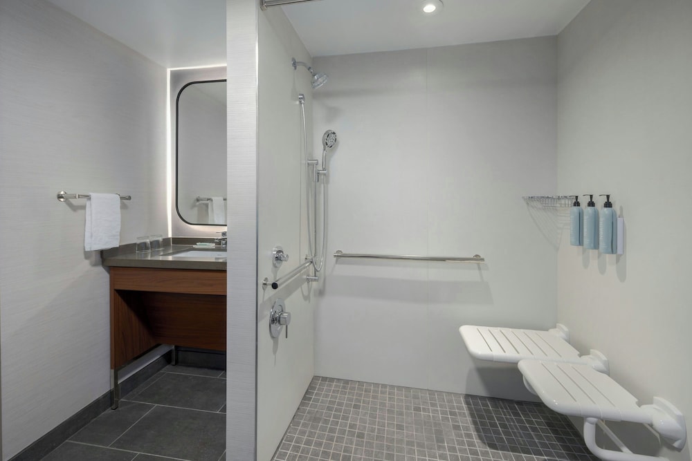 Standard Room, 2 Queen Beds - Photo 3