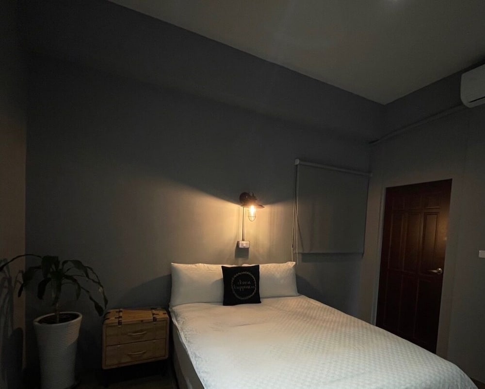 Standard Double Room - No Balcony photo 3
