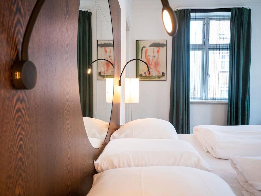 Superior Room, 1 King Bed