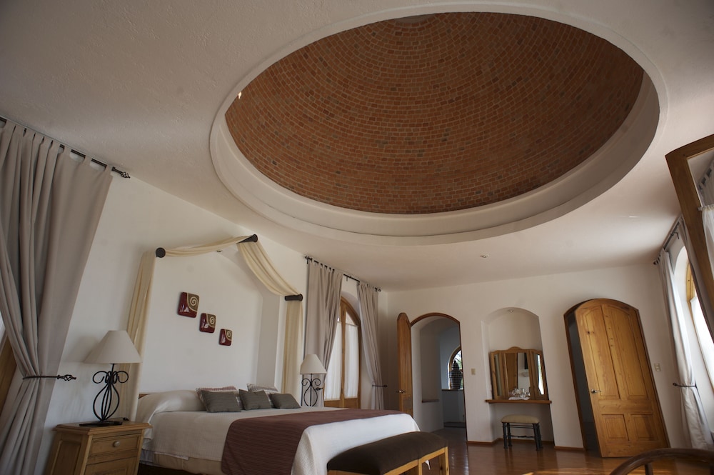 Grand Studio Suite, Pool View photo 3
