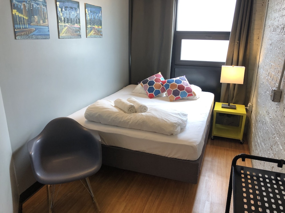 Private Queen Room with Ensuite Bathroom (1 bed) - Accessible photo 1