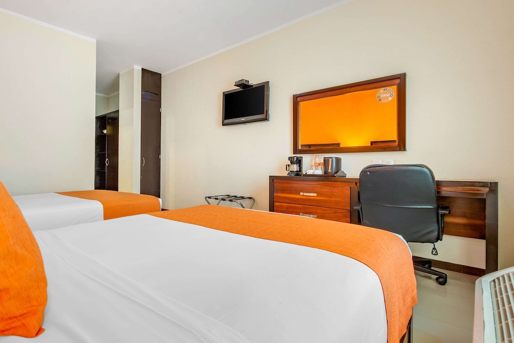 Standard Double Room, 2 Double Beds, Non Smoking - Photo 7