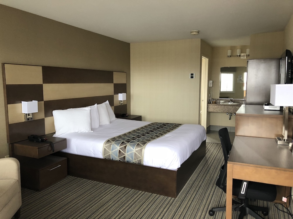 Deluxe Room, 1 King Bed, Non Smoking, Jetted Tub photo 1