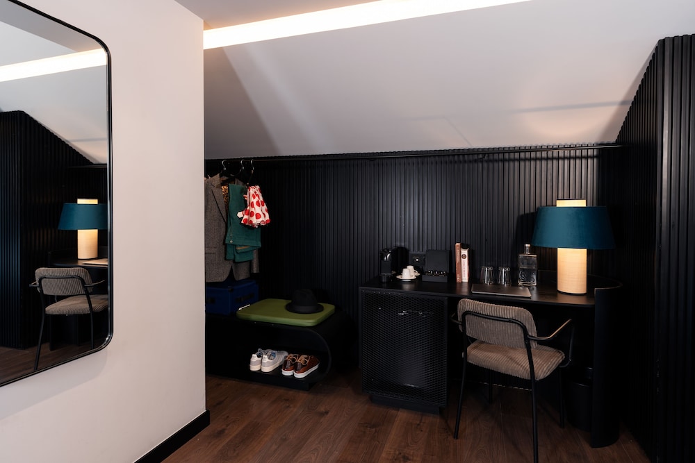 Suite, Balcony, City View - Photo 5