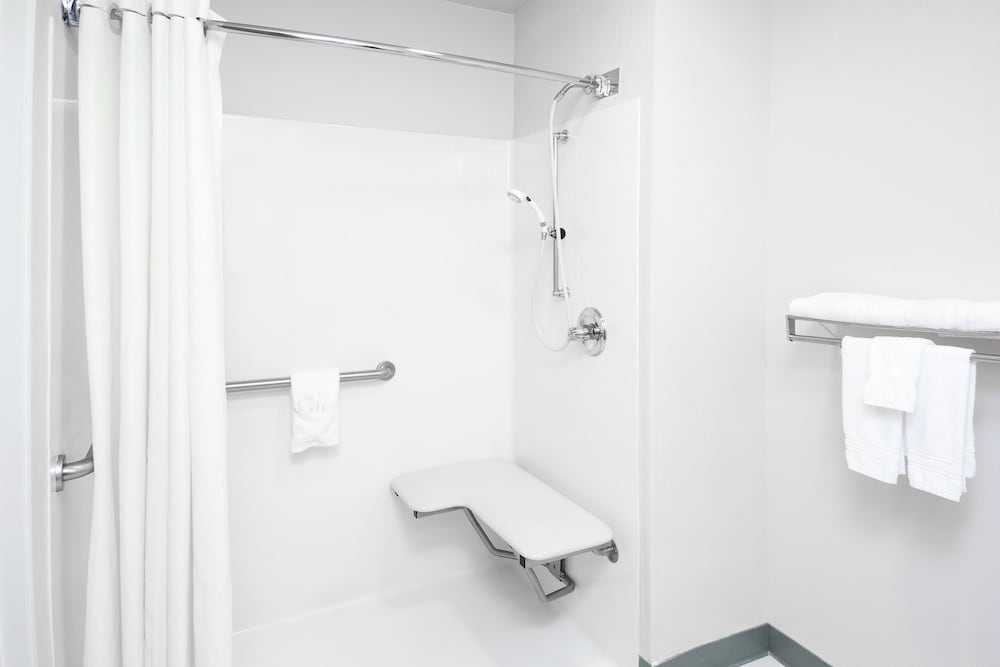 Room, 1 King Bed, Accessible, Non Smoking - Photo 4