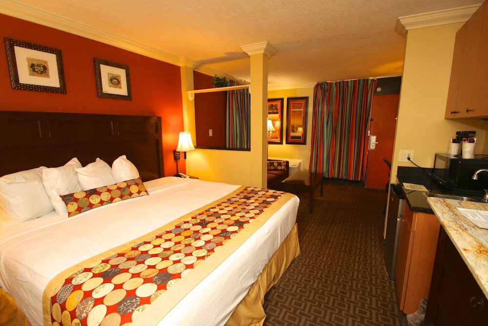 Deluxe Room, 1 King Bed with Sofa bed, Pool View photo 2