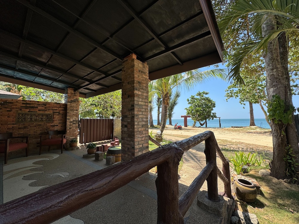 Beachfront Private Pool Villa photo 2
