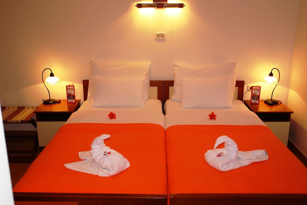 Twin Room - Photo 1