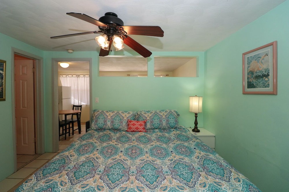 1 King Bed, Non-Smoking, ADA-Accessible, Ground Floor photo 1