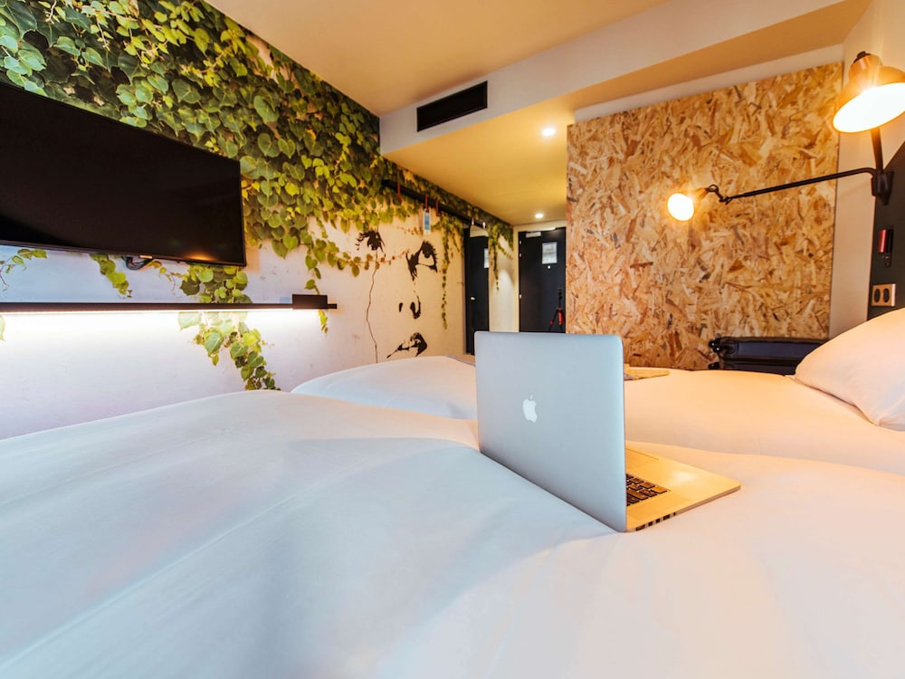 Standard Room, 2 Twin Beds - Photo 6