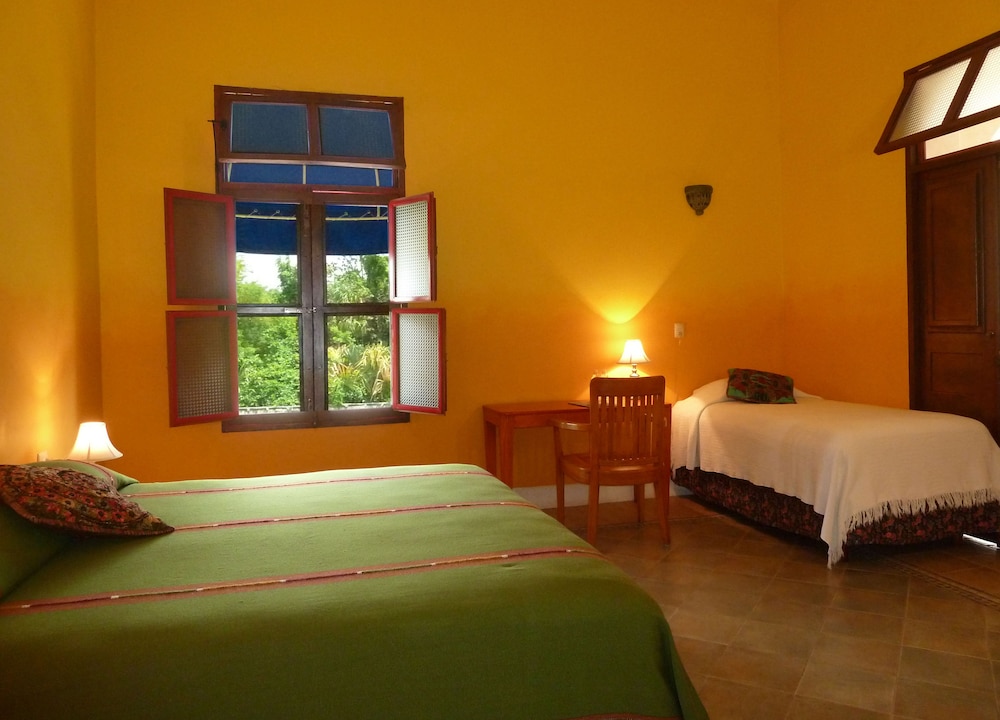 Standard Room, 2 Queen Beds, Garden View photo 2