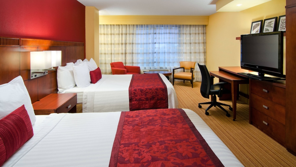 Room, 2 Queen Beds (Mobility/Hearing Access, Roll-In Shwr) - Photo 1