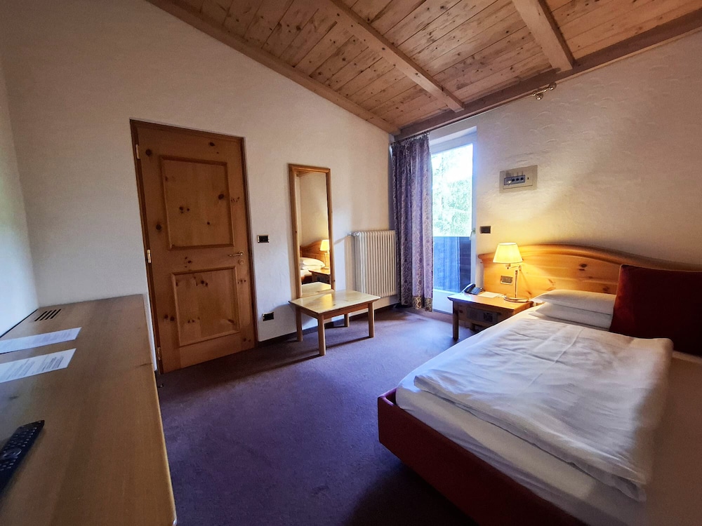 Basic Single Room, 1 Twin Bed photo 3