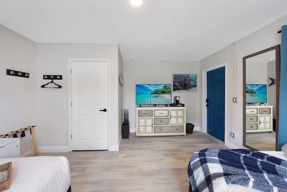 Premium Studio, 2 Queen Beds, Kitchenette photo 2