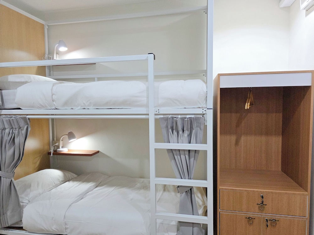 8-Bed Dormitory Female photo 2