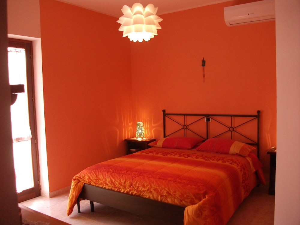 Double Room, 1 Queen Bed photo 3