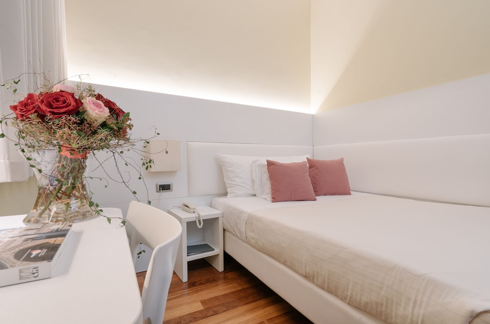 Extra Small Room - Photo 2