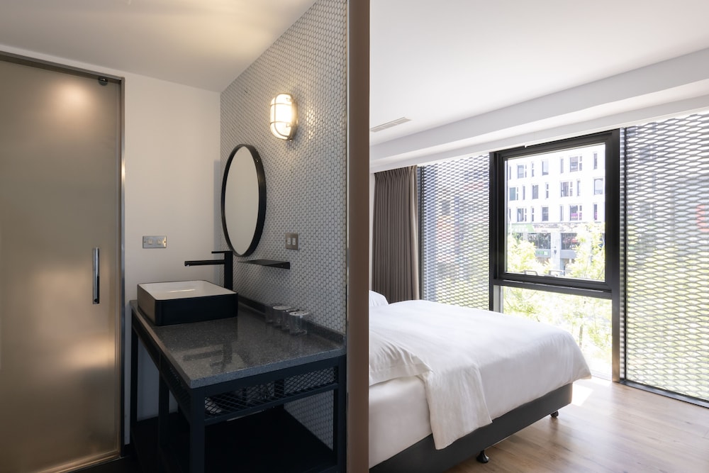 Elite Quadruple Room - Photo 7