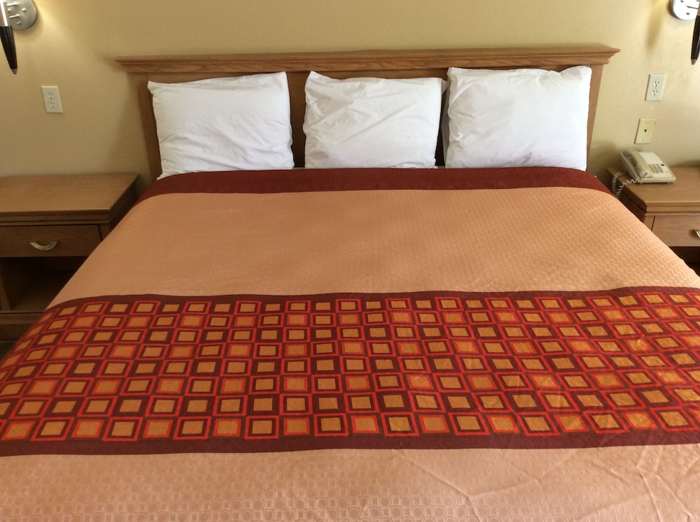 Deluxe Room, 1 King Bed, Smoking - Photo 6