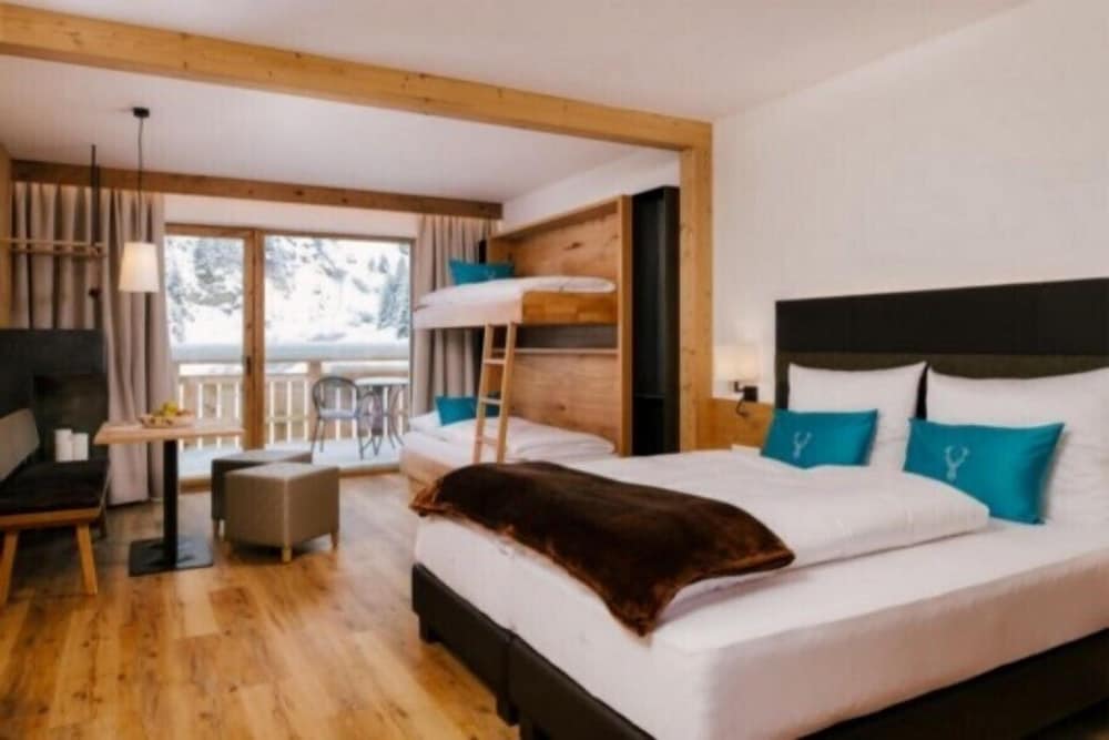Family Suite, Balcony, Mountain View photo 1