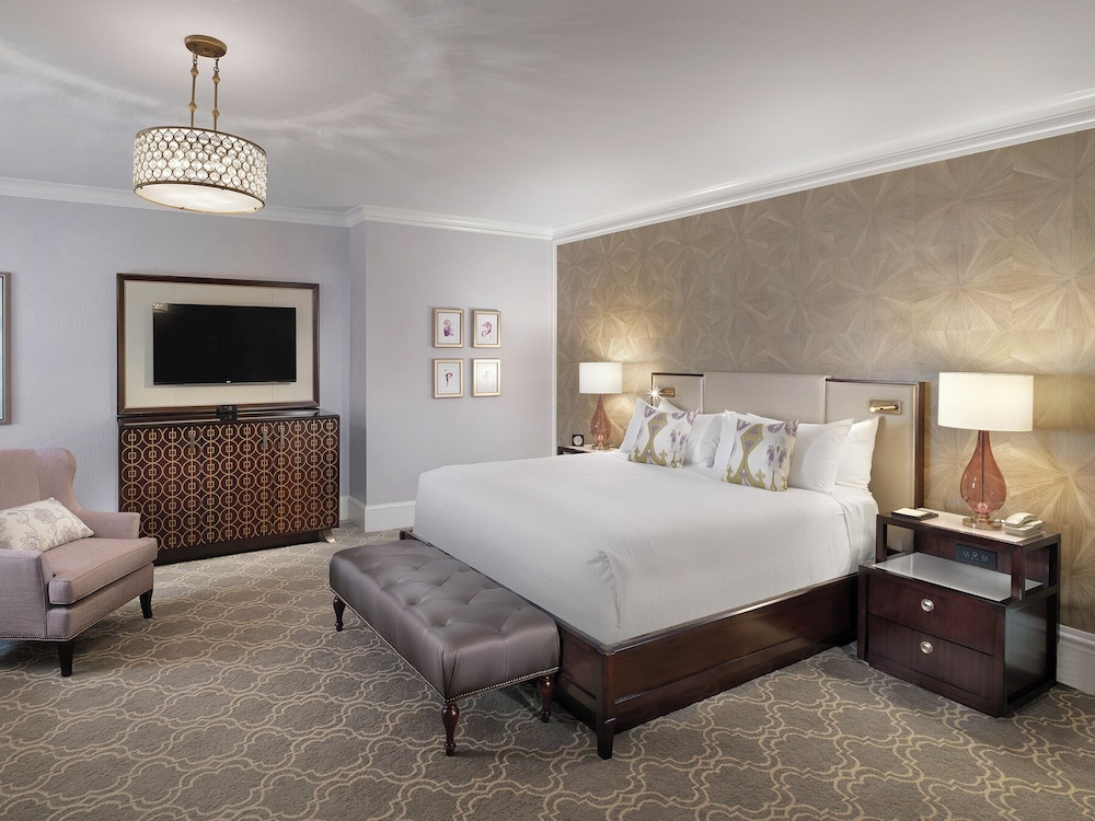 Signature Room, 1 King Bed, Bay View - Photo 2