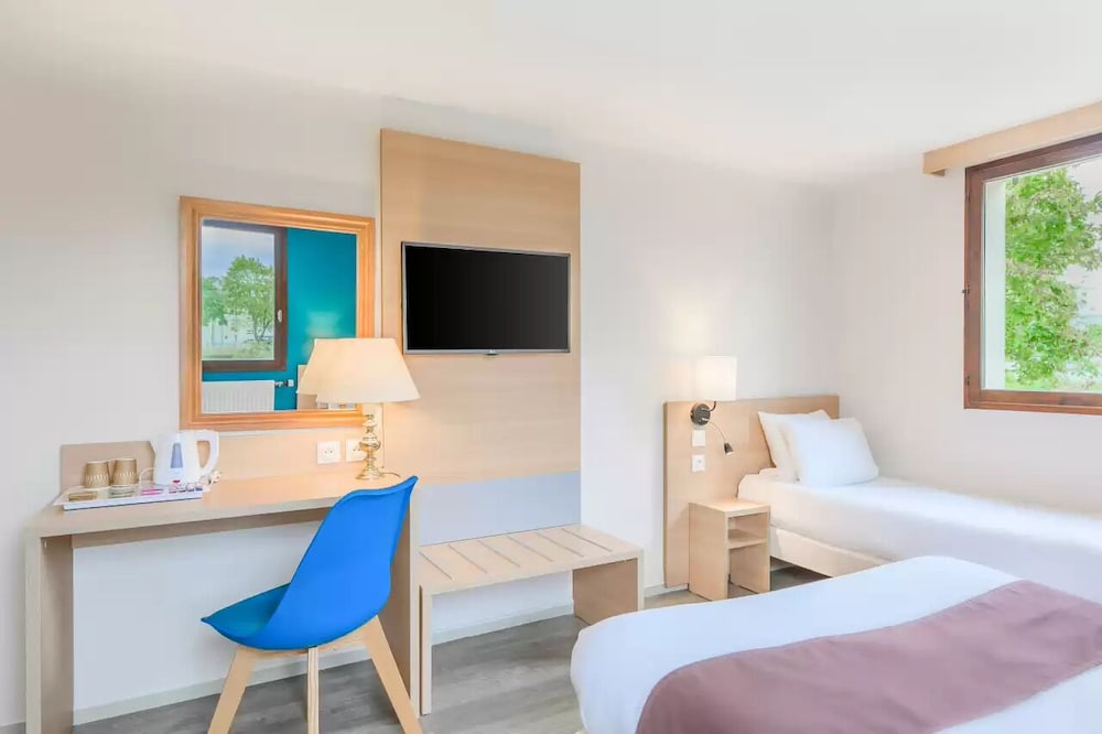 Standard Room, 2 Double Beds, Non Smoking - Photo 4