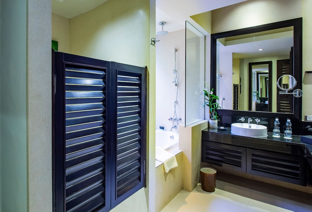Deluxe Room, Sea View - Photo 20