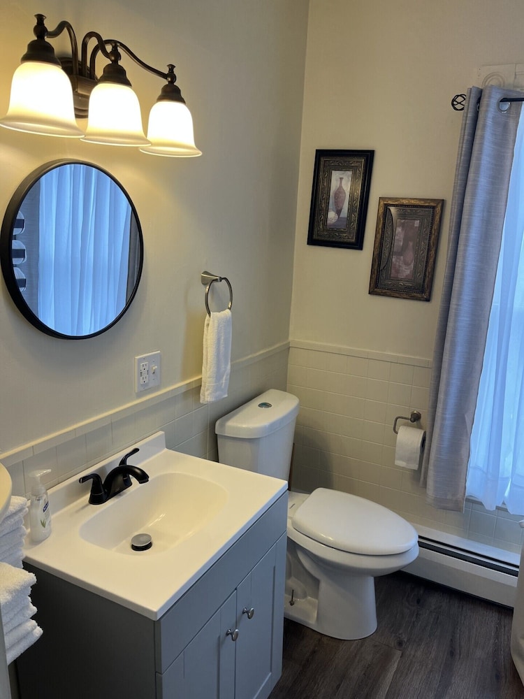Unit 8 (Shared bath, Second floor) photo 3