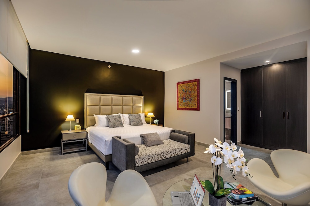 Suite, 2 Bedrooms photo 2