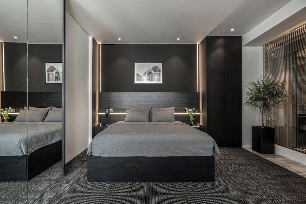 Deluxe Room, Balcony, City View