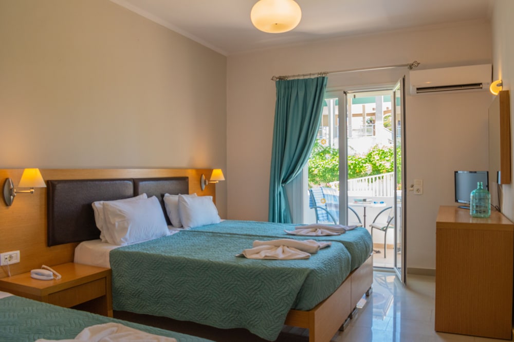 Superior Triple Room, Garden View, Garden Area - Photo 3