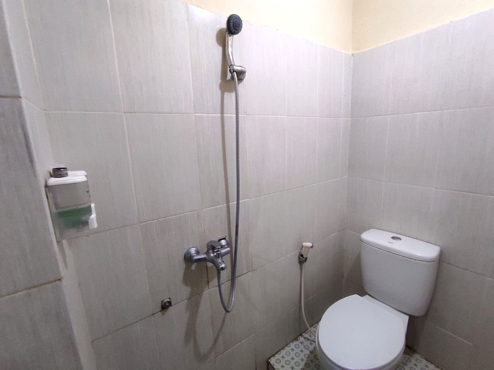 Standard Twin Room - Photo 9