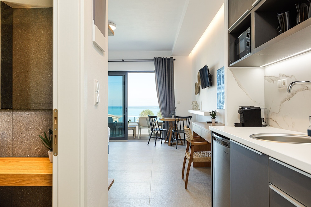 Suite, Sea View - Photo 8