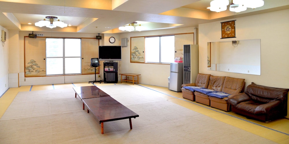 Japanese-style room for 10 people with shared bathroom photo 3