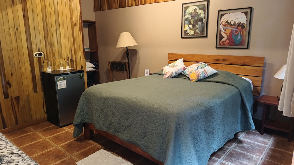 Economy Room, 1 Queen Bed, Courtyard View, Ground Floor