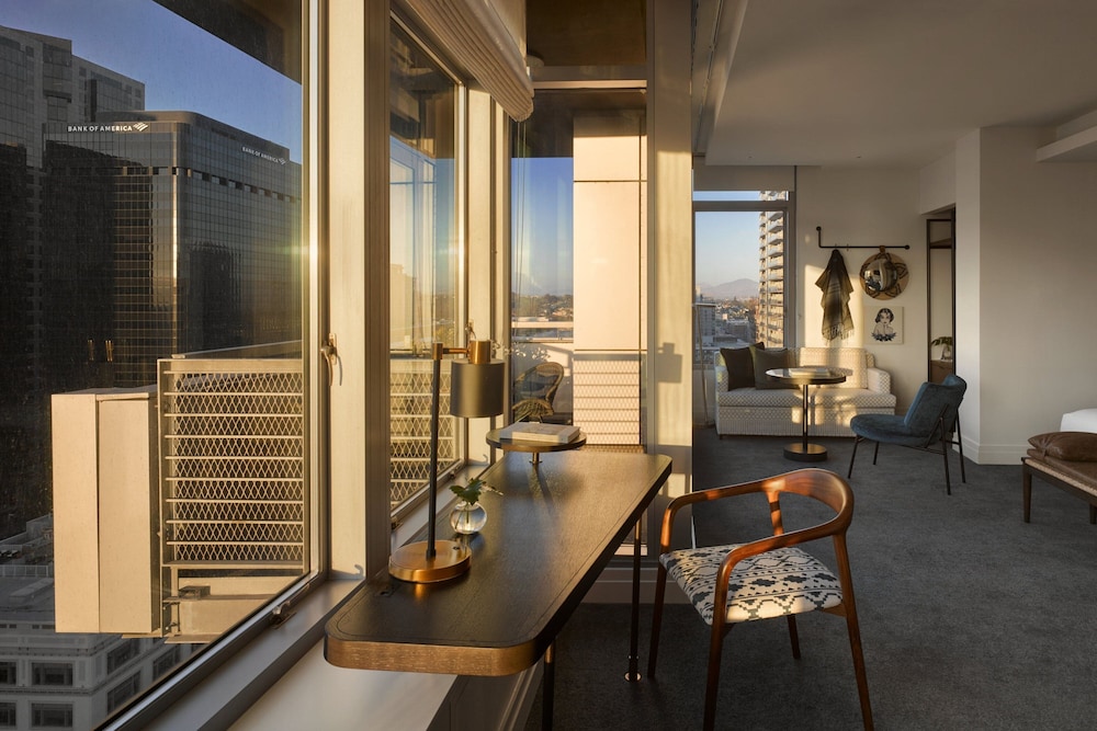 Room, 1 King Bed, City View (Balcony) - Photo 3